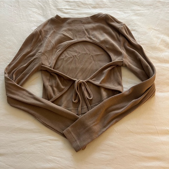 DYNAMITE | BEIGE LONGSLEEVE* - Picture 3 of 3